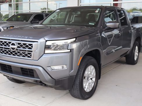 Used 2022 Nissan Frontier SV w/ SV Premium Package AWD/4WD image 3