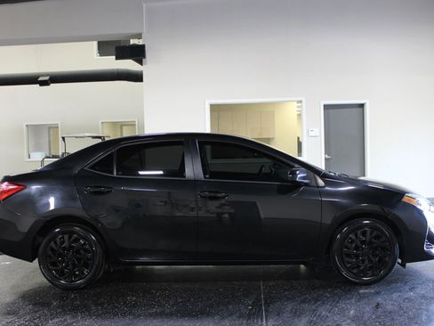 Used 2018 Toyota Corolla LE FWD image 2