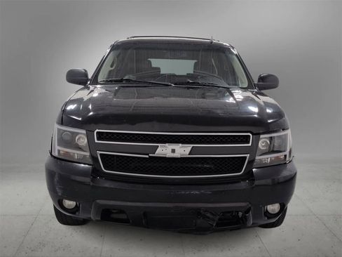 Used 2011 Chevrolet Suburban LT image 2
