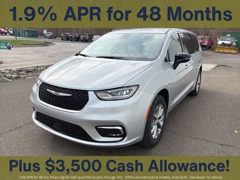 New 2026 Chrysler Pacifica Select AWD/4WD image 3