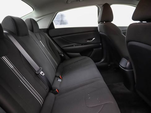 Used 2022 Hyundai Elantra SEL w/ Preferred Accessory Package image 26