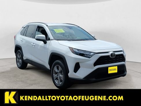 Used 2025 Toyota RAV4 XLE AWD/4WD image 3