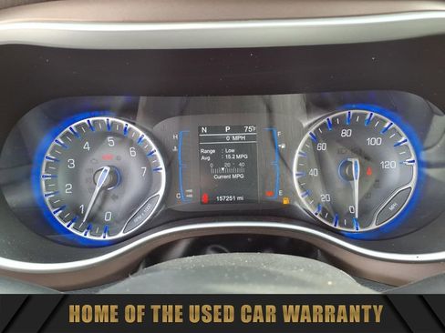Used 2017 Chrysler Pacifica Touring-L w/ Tire & Wheel Group FWD image 19
