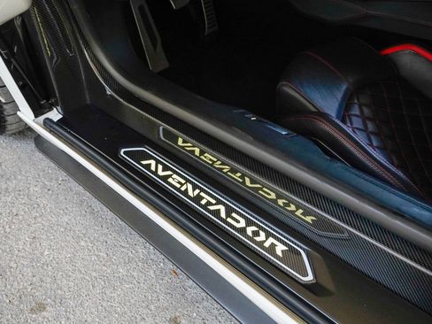 Used 2018 Lamborghini Aventador S image 54