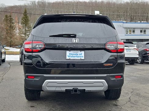Certified 2025 Honda Pilot TrailSport image 6