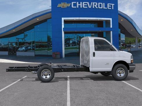 New 2026 Chevrolet Express 3500 w/ Power Convenience Package RWD image 32