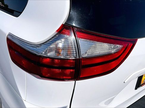 Used 2019 Toyota Sienna LE FWD image 25