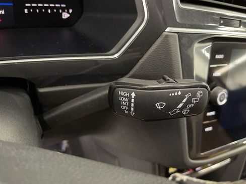 Used 2023 Volkswagen Tiguan SE image 18