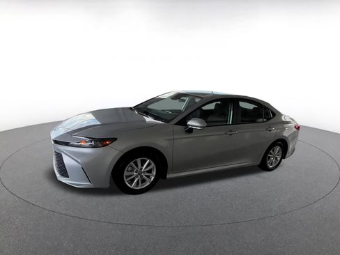 Used 2025 Toyota Camry LE image 6
