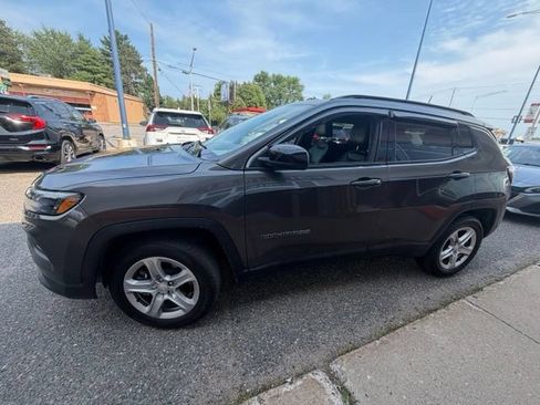Used 2023 Jeep Compass Latitude w/ Convenience Group AWD/4WD image 4