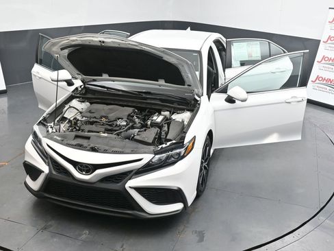 Used 2024 Toyota Camry SE image 40