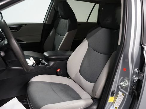 Used 2019 Toyota RAV4 XLE w/ Convenience Package image 26