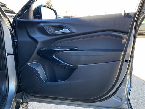 Used 2025 Chevrolet Trax RS image 25