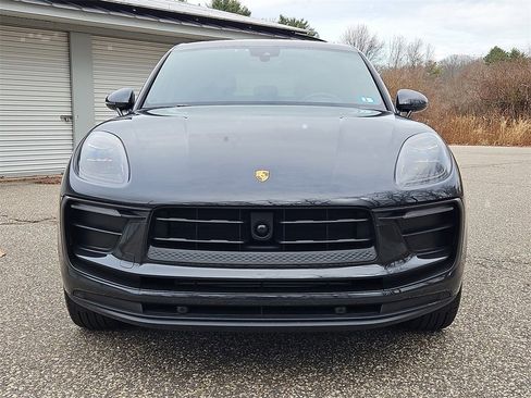 Certified 2025 Porsche Macan image 10