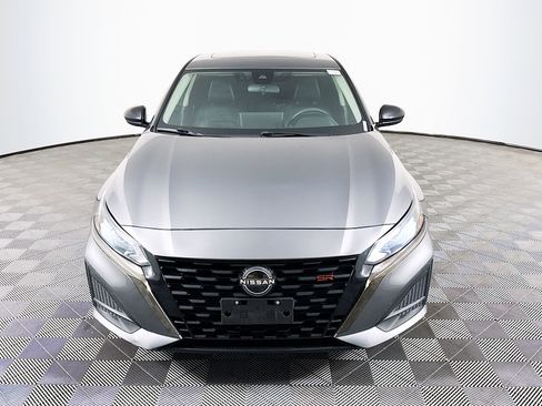 Used 2023 Nissan Altima 2.5 SR w/ SR Premium Package FWD image 2