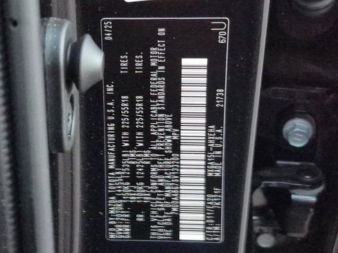 Used 2025 Toyota Corolla Cross XLE w/ Convenience Package image 25