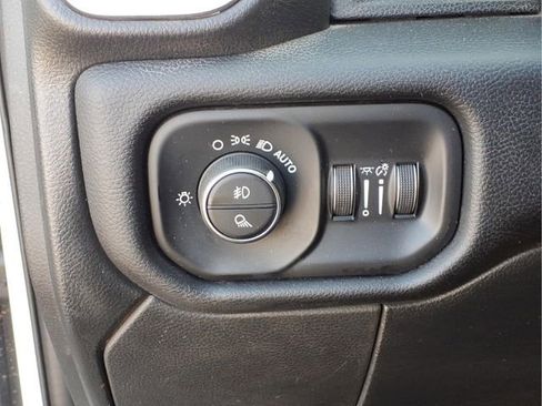 Used 2024 RAM 2500 Laramie AWD/4WD image 16
