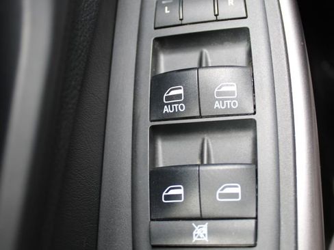 Used 2019 Jeep Cherokee Latitude Plus w/ Comfort/Convenience Group AWD/4WD image 22