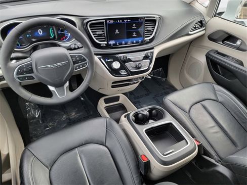 Certified 2022 Chrysler Pacifica Touring-L image 39