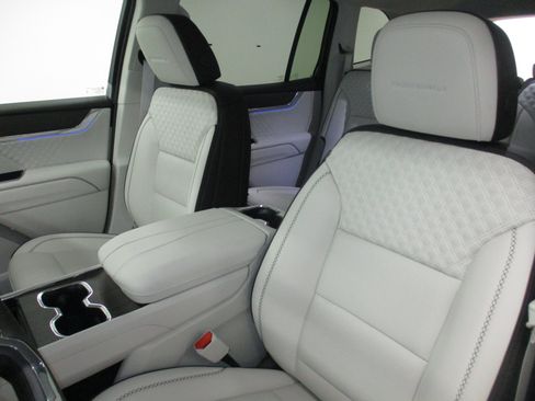 New 2026 GMC Acadia Denali w/ Super Cruise Package AWD/4WD image 19