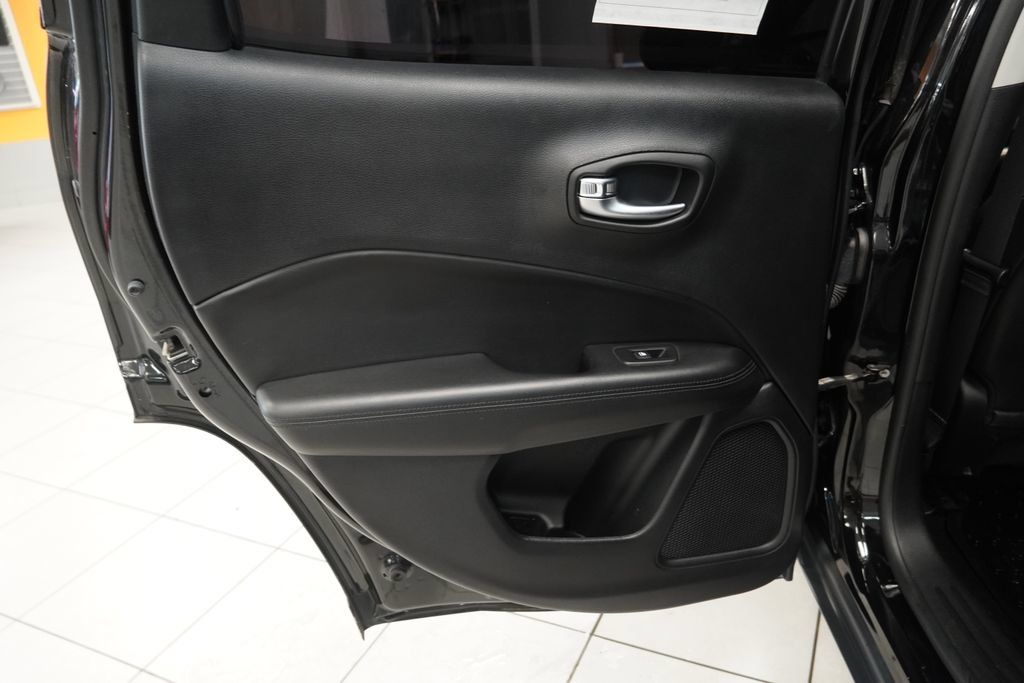 Used 2018 Jeep Compass Latitude w/ Popular Equipment Group AWD/4WD image 24