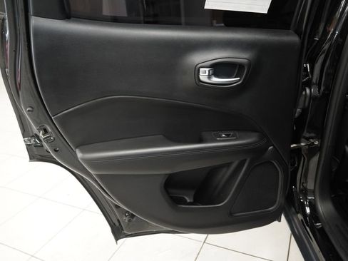 Used 2018 Jeep Compass Latitude w/ Popular Equipment Group AWD/4WD image 24
