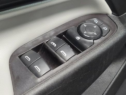 Used 2020 Chevrolet Equinox LS image 27