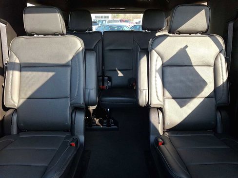 Used 2024 GMC Yukon XL Denali image 14