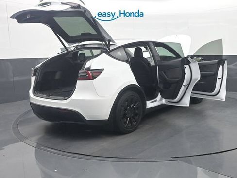 Used 2022 Tesla Model Y Long Range AWD/4WD image 39