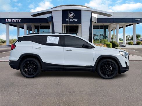 Used 2021 GMC Terrain SLE w/ Driver Convenience Package image 2