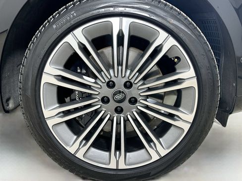 Used 2024 Land Rover Range Rover SE AWD/4WD image 10