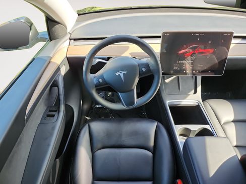 Used 2024 Tesla Model Y Long Range AWD/4WD image 10