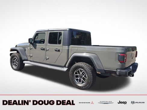 Used 2020 Jeep Gladiator Overland AWD/4WD image 3