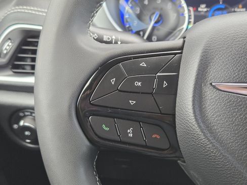 Used 2025 Chrysler Pacifica Limited FWD image 20