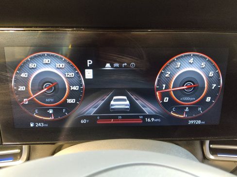 Used 2025 Hyundai Elantra SEL image 23