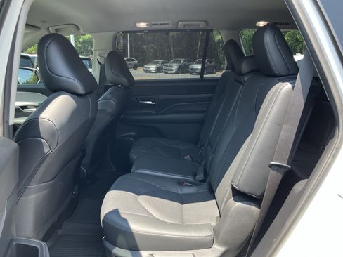 Used 2024 Toyota Grand Highlander FWD image 32