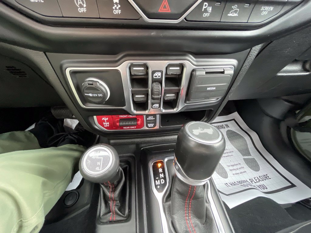 Used 2022 Jeep Wrangler Unlimited Rubicon w/ Cold Weather Group AWD/4WD image 25