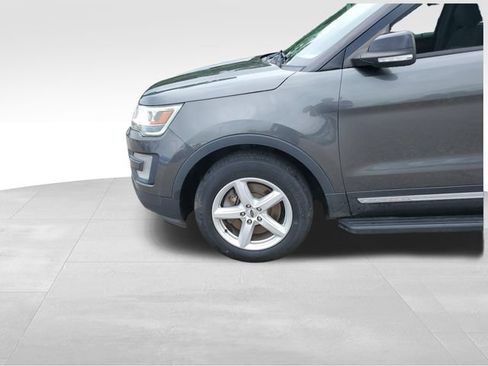 Used 2017 Ford Explorer XLT AWD/4WD image 8