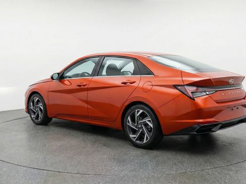 Used 2025 Hyundai Elantra SEL FWD image 6