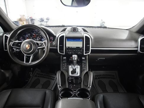 Used 2016 Porsche Cayenne AWD/4WD image 10