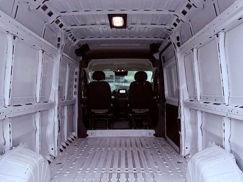 Used 2025 RAM ProMaster 2500 w/ Convenience Group FWD image 25