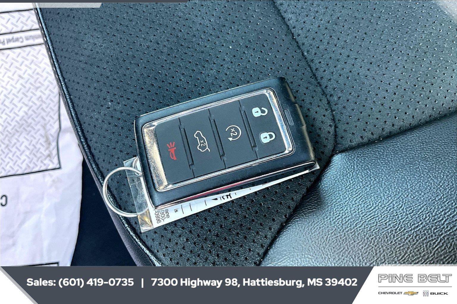 Used 2025 Jeep Grand Cherokee Altitude AWD/4WD image 9