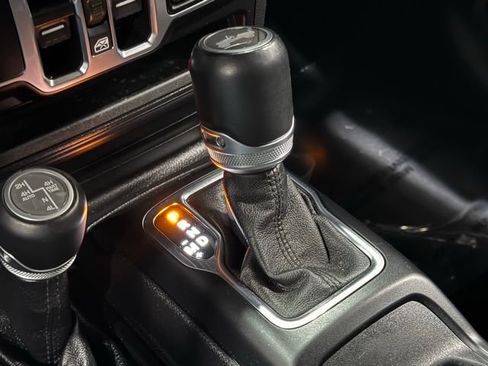 Used 2021 Jeep Wrangler Unlimited Sahara AWD/4WD image 30