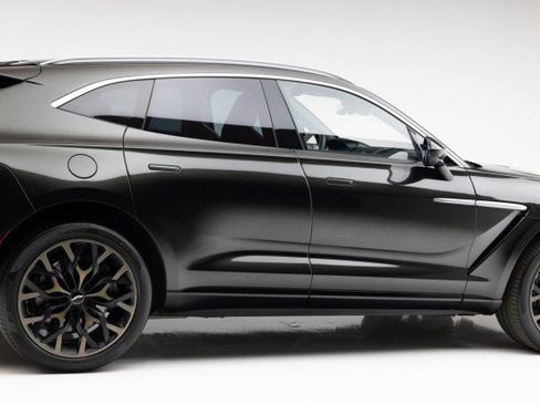 Used 2021 Aston Martin DBX image 39