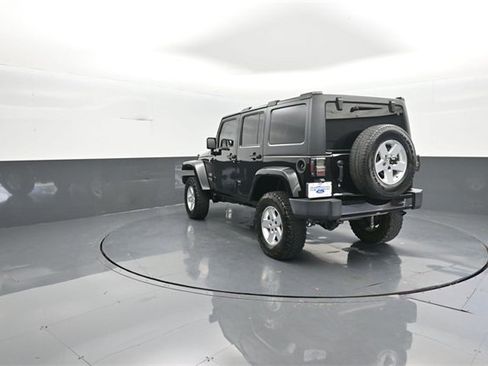 Used 2017 Jeep Wrangler Unlimited Sahara image 5