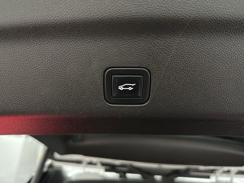 Used 2021 Chevrolet Tahoe Z71 image 28