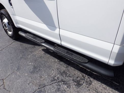 Used 2018 Ford F350 XL w/ Power Equipment Group image 9