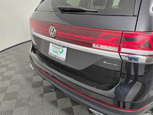 Used 2024 Volkswagen Atlas SE image 15