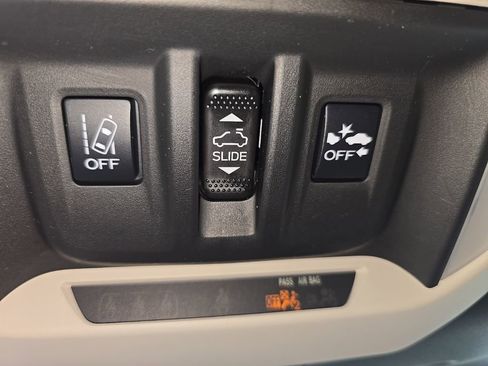 Used 2023 Subaru Forester Premium image 25