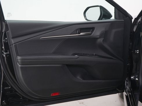 Used 2025 Toyota Camry SE image 18